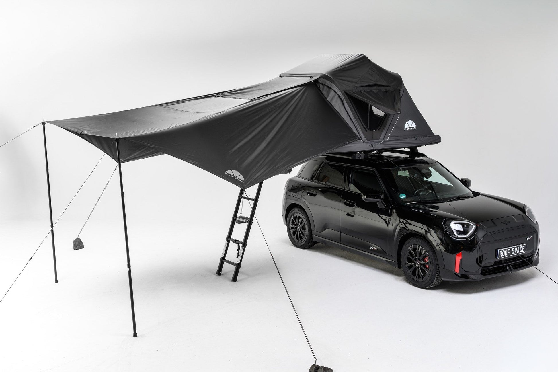 Auvent Light Awning Roof Space déployé sur la tente de toit