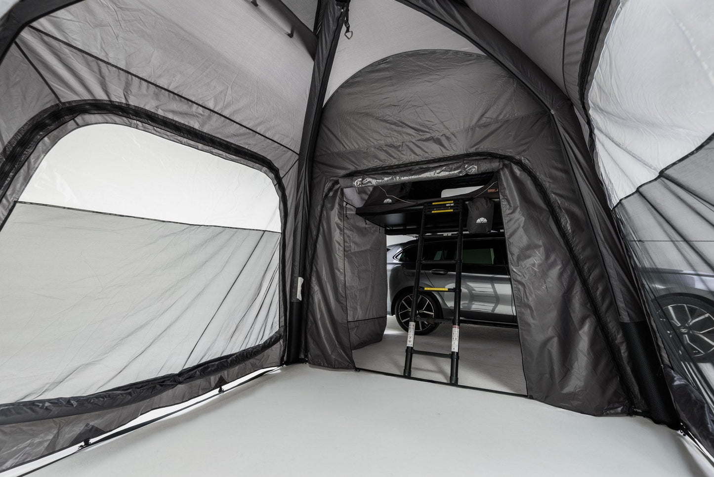 Intérieur de l'auvent Family Base Roof Space