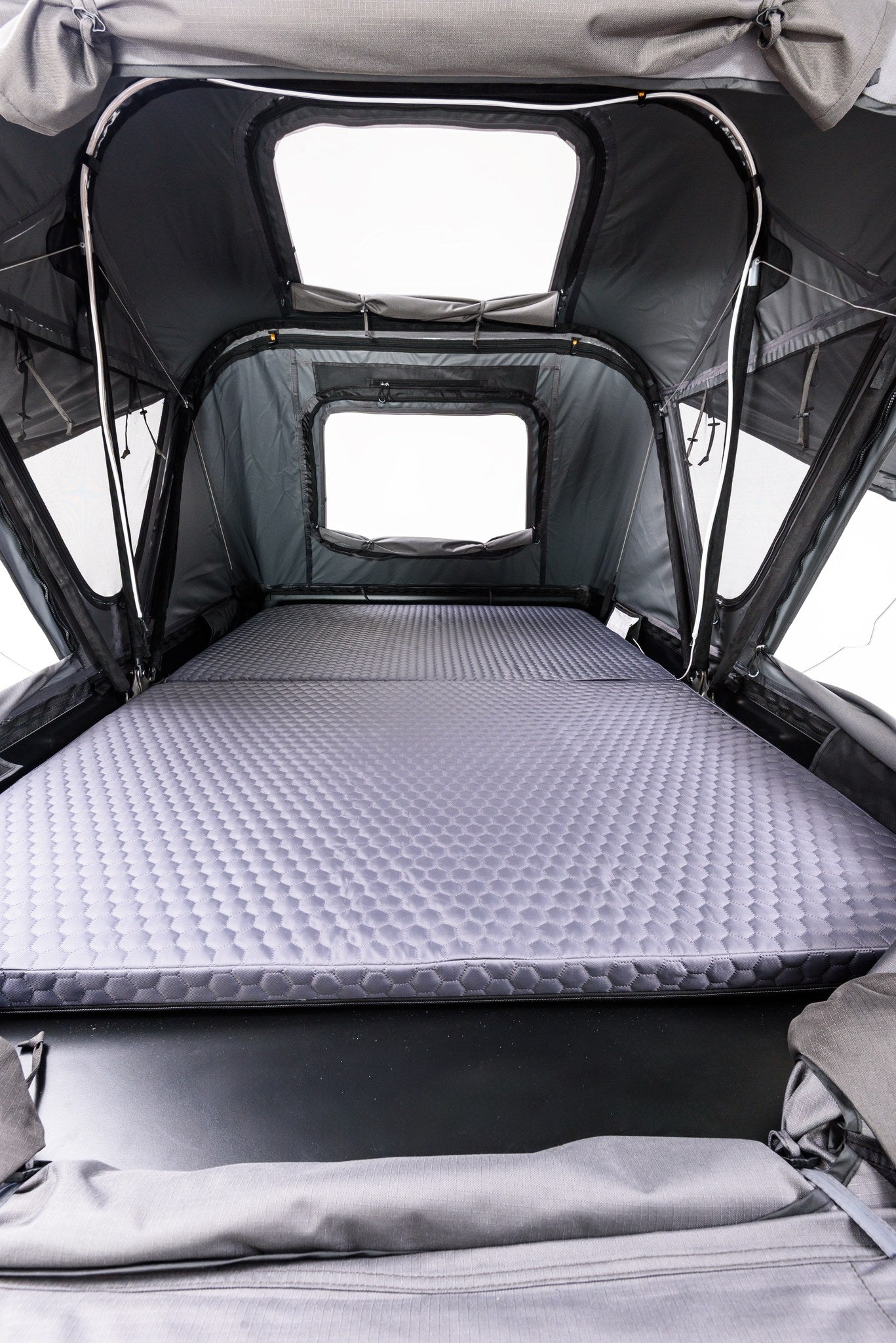 Couchage de la Roof Space 2, housse matelassée lavable