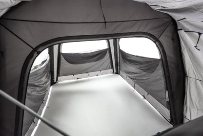 Intérieur de l'auvent Family Base Roof Space
