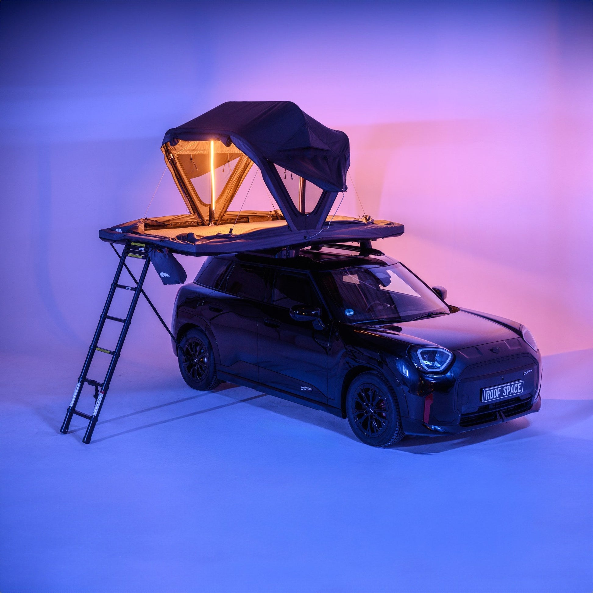 Roof Space 2 éclairée de nuit par son bandeau LED USB