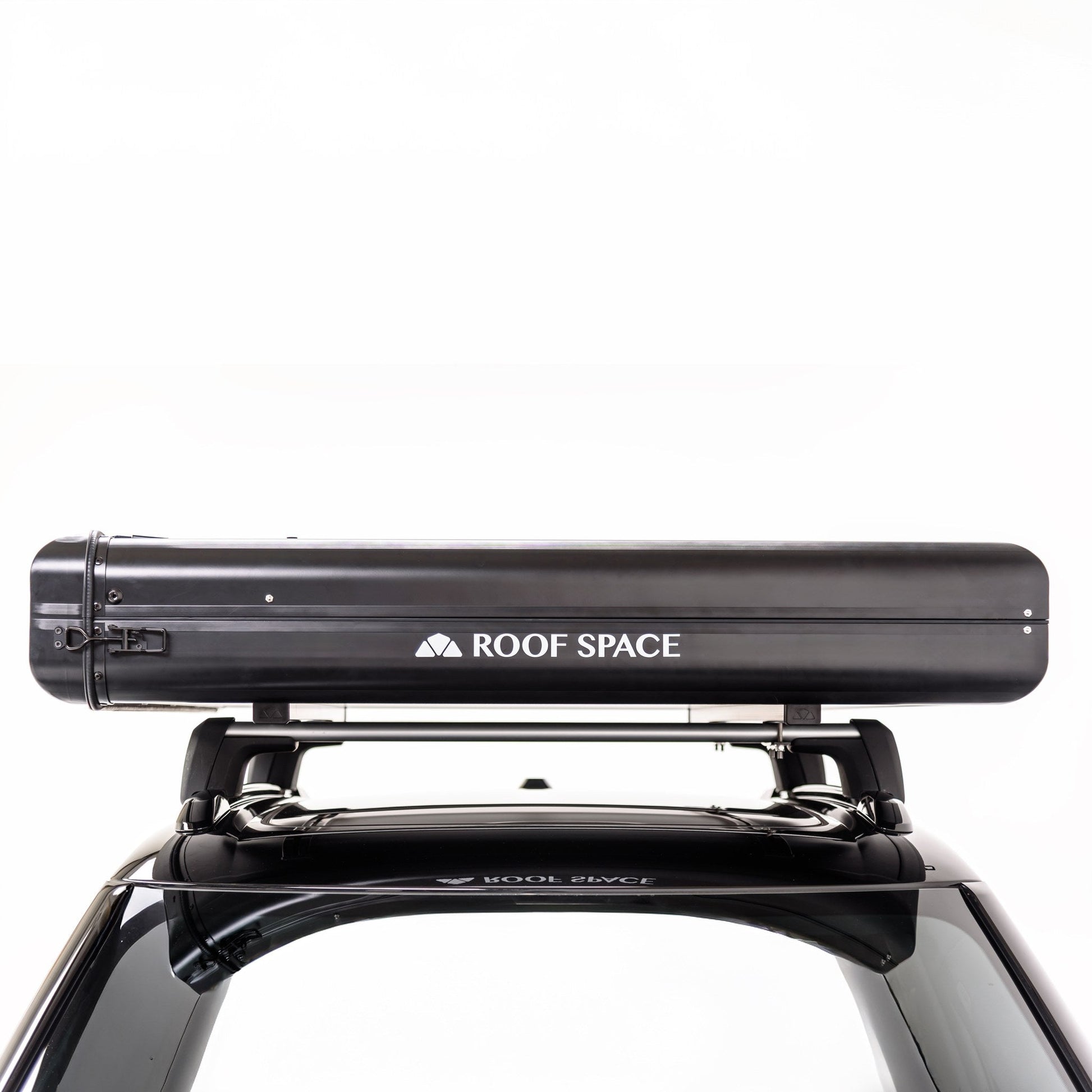 Coque aluminium de la Roof Space 2 fermée, fixation sur barre