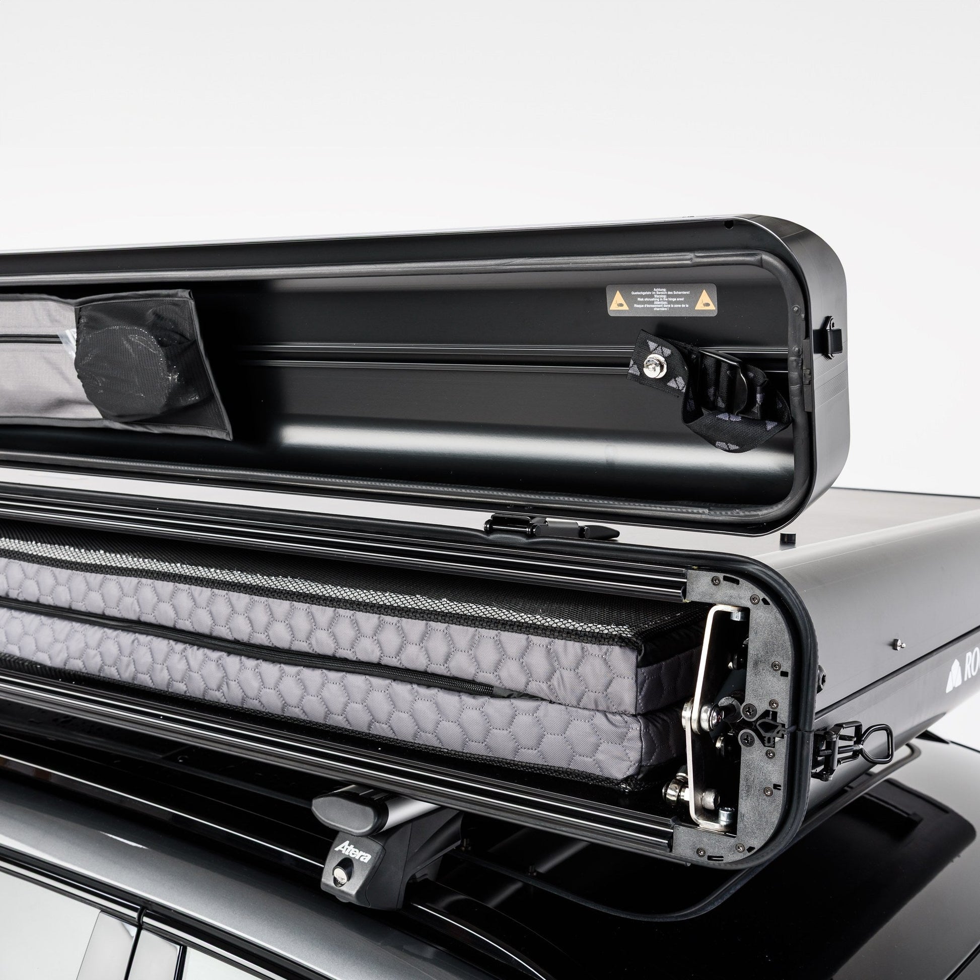 Coque aluminium de la Roof Space 4 entrouverte