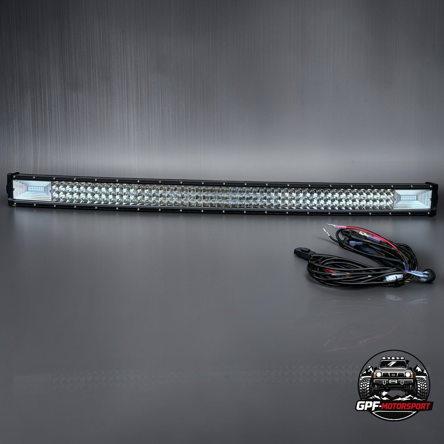 Barre LED incurvée 4x4 GPF Motorsport vue de face