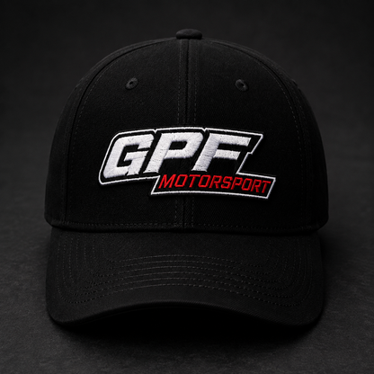 Casquette GPF-Motorsport de face sur fond gris, coupe baseball américaine structurée