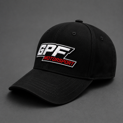 Casquette GPF-Motorsport de trois quarts sur fond gris, logo brodé GPF-Motorsport